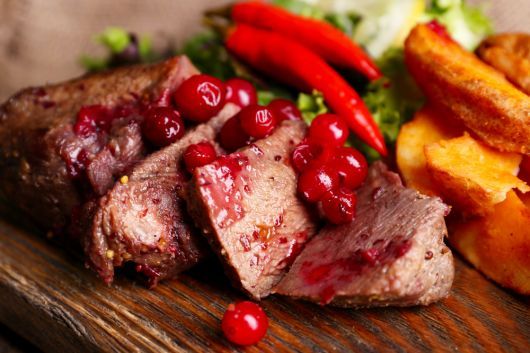 Spicy Roast Beef with Cranberry Sauce